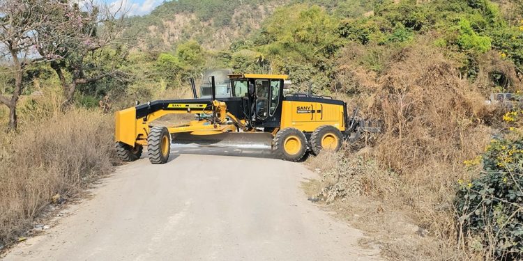 Avanza gestión para el mejoramiento vial en San Carlos Alzatate