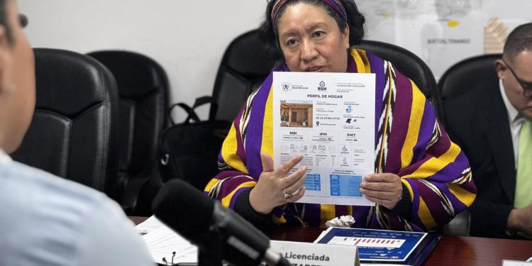 Funcionarios del Mides atienden a citaciones del Congreso. /Foto: Mides.