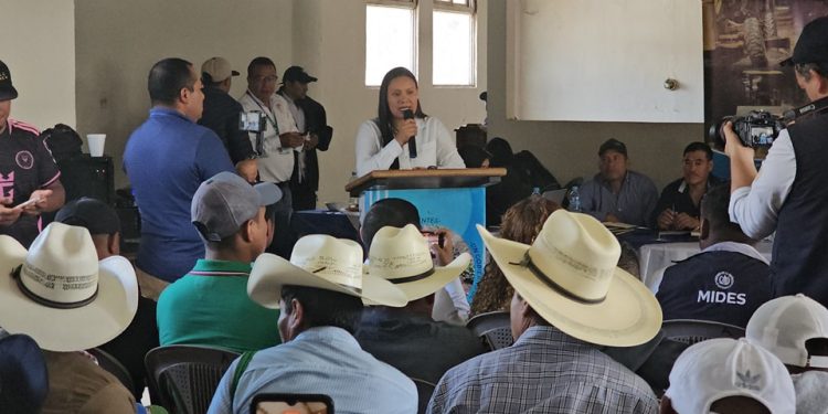 Gobierno impulsa el programa Mano a Mano en San Carlos Alzatate