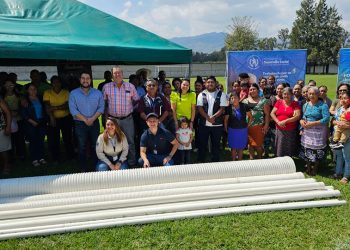 Entregan tubería para mejorar proyectos en Monjas, Jalapa