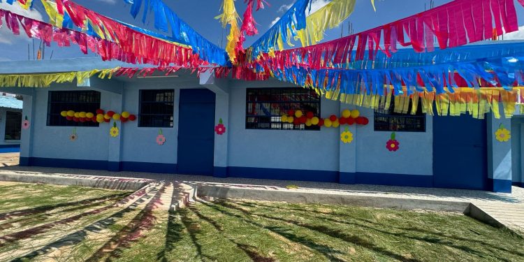 Entrega oficial del proyecto de ampliación de escuela primaria en Momostenango