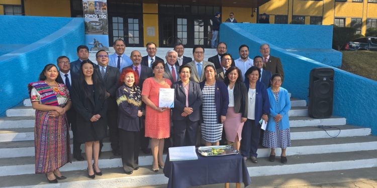 El cambio de la Rosa de la Paz en Quetzaltenango, un reconocimiento al compromiso y la excelencia