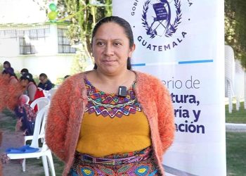 La agricultora Rebeca Hernández, de Olintepeque, considera que la nueva variedad de maíz blanco ICTA Altiplano tiene 100 puntos.