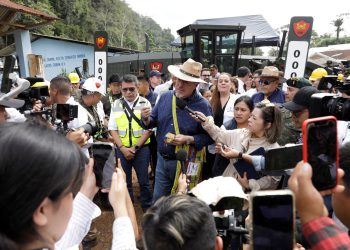 El presidente Bernardo Arévalo, luego del lanzamiento del plan Rutas para el Desarrollo, con el que el Gobierno se propone dotar de mejores caminos a comunidades rurales.