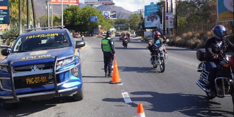 Activan operativos de control hacia ciudad capital por las fiestas de fin de año. / Foto: Tránsito PNC.