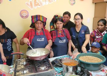 Comunidad de Cajolá, Quetzaltenango aprende recetas saludables. (Foto: MSPAS)