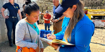 Entregan ayuda humanitaria a familias de las victimas de la calzada La Paz