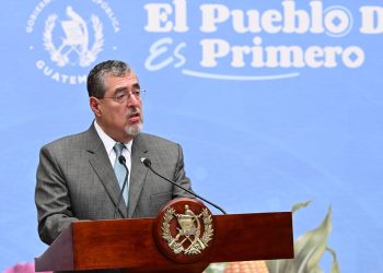 El presidente Bernardo Arévalo enfatiza la importancia de apoyar a los guatemaltecos retornados.