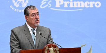 El presidente Bernardo Arévalo enfatiza la importancia de apoyar a los guatemaltecos retornados.