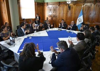 El Presidente Bernardo Arévalo participa en reunión de la CNC. / Foto: Byron de la Cruz.