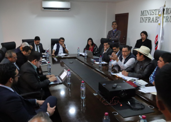 Mesa técnica sobre proyectos de infraestructura en Alta Verapaz. / Foto: CIV.