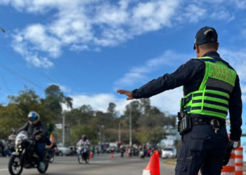La caravana, que combina fervor religioso y cultura motociclista, contó con un amplio operativo de seguridad. / Foto: Mingob
