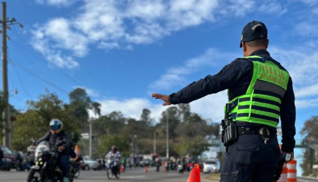 La caravana, que combina fervor religioso y cultura motociclista, contó con un amplio operativo de seguridad. / Foto: Mingob