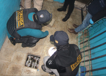 Caletas con bebidas alcohólicas en cárcel de Alta Verapaz. / Foto: PNC.