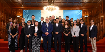 Transparencia Este tipo de encuentros permiten fortalecer la relación entre el gobierno y la sociedad civil, promoviendo espacios de diálogo donde las voces de los jóvenes sean escuchadas. / Foto: Álvaro Interiano