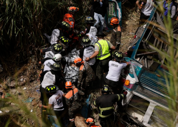 Contabilizan cerca de 50 fallecidos tras accidente en Calzada La Paz. (Foto: Gobierno de Guatemala)