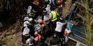Contabilizan cerca de 50 fallecidos tras accidente en Calzada La Paz. (Foto: Gobierno de Guatemala)