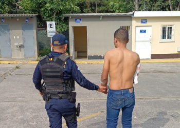 Captura de un hombre de nacionalidad aún no confirmada, quien presuntamente sería venezolano identificado como Juan Pablo Bonilla López, de 40 años. / Foto: PNC