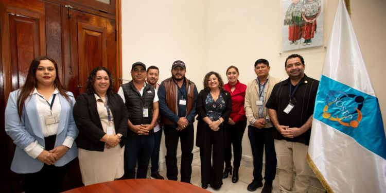 Fortalecen programas para la niñez y adultos mayores en Petén