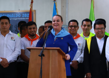 Ministerio de Educación supervisó proyectos en Alta Verapaz. (Foto: Mineduc)