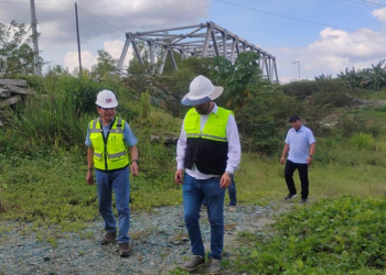 Autoridades del CIV supervisaron puentes y carreteras en Izabal. (Foto: CIV)