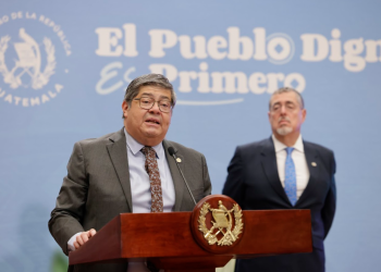 Ministro de Gobernación, Francisco Jiménez, anunció durante La Ronda de la semana que el Gobierno está impulsando un nuevo plan de seguridad vial para prevenir accidentes de tránsito. / Foto: Daniel Ordoñez