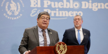 Ministro de Gobernación, Francisco Jiménez, anunció durante La  Ronda de la semana que el Gobierno está impulsando un nuevo plan de seguridad vial para prevenir accidentes de tránsito. / Foto: Daniel Ordoñez