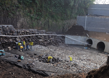 Trabajos efectuados este 18 de febrero en autopista Palín-Escuintla forman parte de la etapa final del proyecto. /Foto: CIV