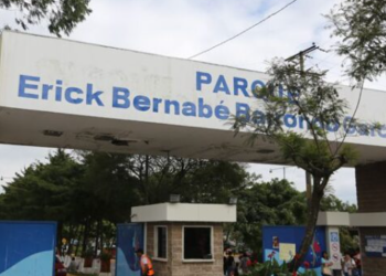 Parque Erick Barrondo es utilizado como albergue para retornados. /Foto: MCD.
