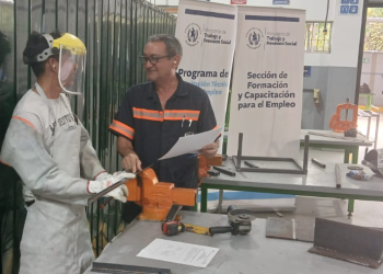 Soldadores en Zacapa participaron en la certificación de competencias. /Foto: Mintrab.