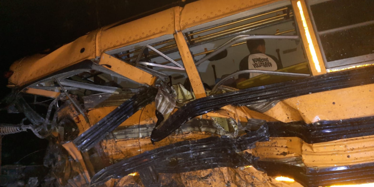 Bomberos Voluntarios atienden percance vial en Morales, Izabal. /Foto: Bomberos Voluntarios.