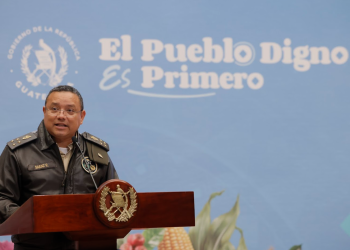 Ministro de la Defensa Nacional Henry Saenz, informa sobre la fuerza de tarea para reforzar la seguridad fronteriza. / Foto: Gilber Garcia