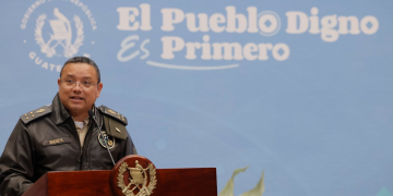 Ministro de la Defensa Nacional Henry Saenz, informa sobre la fuerza de tarea para reforzar la seguridad fronteriza. / Foto: Gilber Garcia