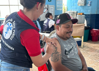 Ministerio de Salud realizó jornada de vacunación a recolectores de desechos. / Foto: MSPAS.