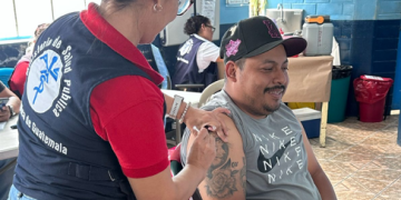 Ministerio de Salud realizó jornada de vacunación a recolectores de desechos. / Foto: MSPAS.