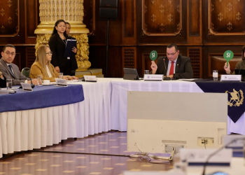 Vicepresidenta Karin Herrera lideró reunión del Gabeco. (Foto: Daniel Ordoñez)