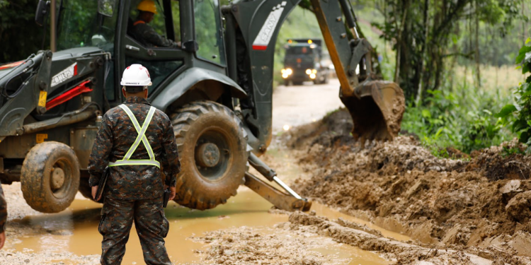 El plan Rutas del Desarrollo buscará mejorar más de 4 mil kilómetros de caminos. / Foto: Alex Jacinto.