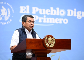 Ministro de Comunicaciones, Infraestructura y Vivienda compartió acciones que se realizan en la autopista Palín, Escuintla. (Foto: Álvaro Interiano)