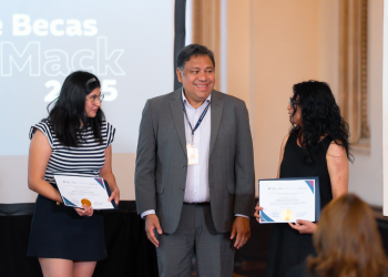 Entregan Beca Mirna Mack a estudiantes universitarias de Guatemala