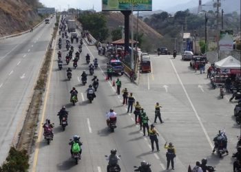 Departamento de Tránsito de la PNC mantiene instalado 32 puestos de control