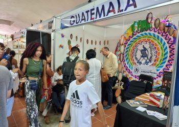 En el espacio de Guatemala en la Feria Internacional del Libro de la Habana, el MCD exhibió emblemáticos barriletes gigantes.