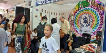 En el espacio de Guatemala en la Feria Internacional del Libro de la Habana, el MCD exhibió emblemáticos barriletes gigantes.