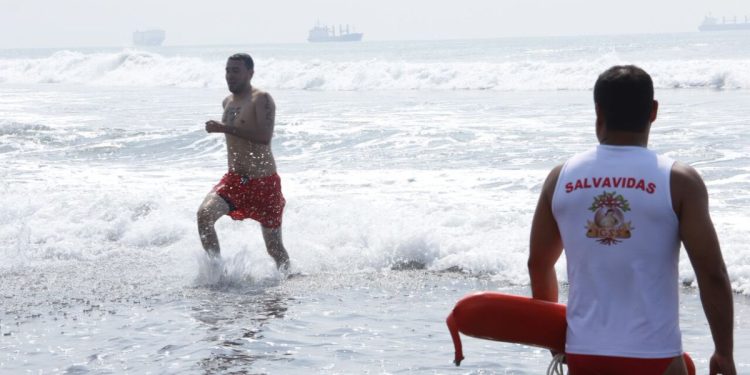 Proceso de reclutamiento de salvavidas para Semana Santa 2025 inicia en marzo. (Foto: IGSS)