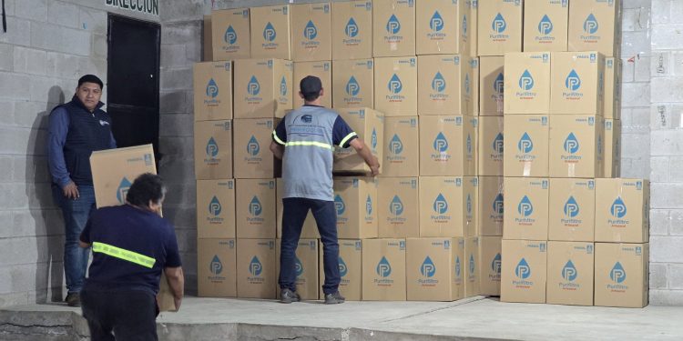 Filtros de agua son entregados en Chiquimula. /Foto: Mides.