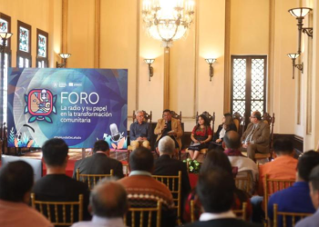 Foro con radios comunitarias