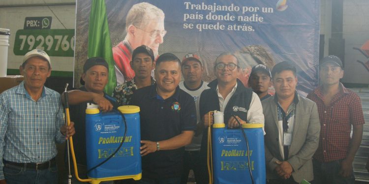 Fodes facilita equipo para promover la seguridad hídrica y alimentaria. /Foto: Mides.