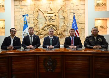 Presidente Bernardo Arévalo recibe primeros hallazgos de observación de Estados Unidos en Puerto Quetzal. / Foto: Byron de la Cruz.