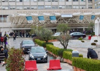 El papa Francisco se encuentra recluido en el Hospital Policlínico Universitario Agostino Gemelli desde el viernes de la semana pasada.