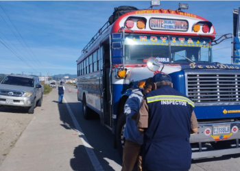 Inspecciones de tránsito en Guatemala. / Foto: DGT.