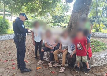 Un equipo de búsqueda y rescate localizó a los cinco niños y dos adultos que fueron reportados desaparecidos en Suchitepéquez.